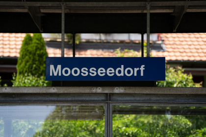 Bahnhofsschild Moosseedorf