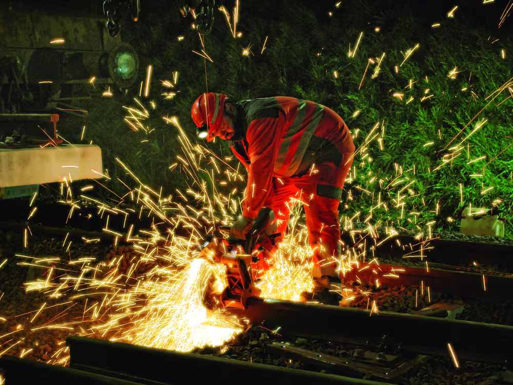 Arbeiten am Gleis während der Nacht