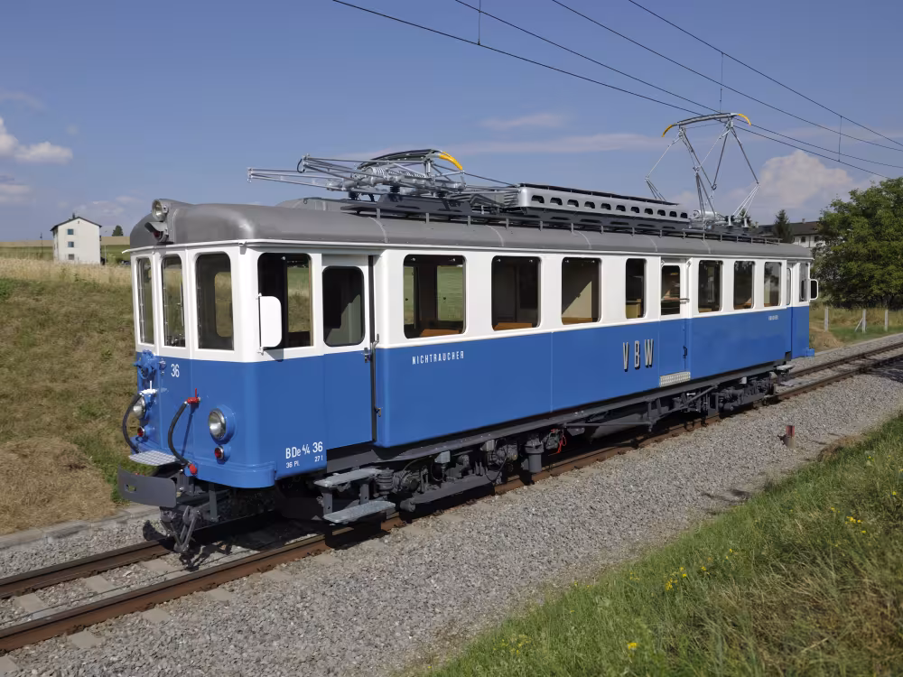 Blaues Bähnli unterwegs