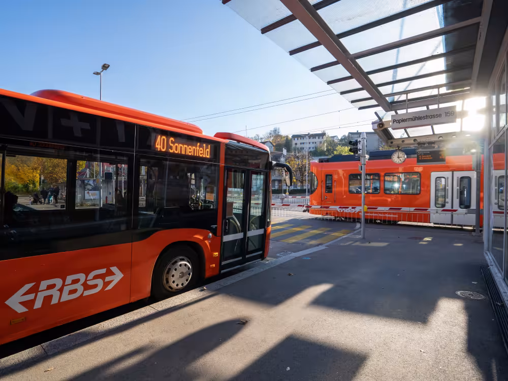 RBS Bus und Zug in Papiermühle