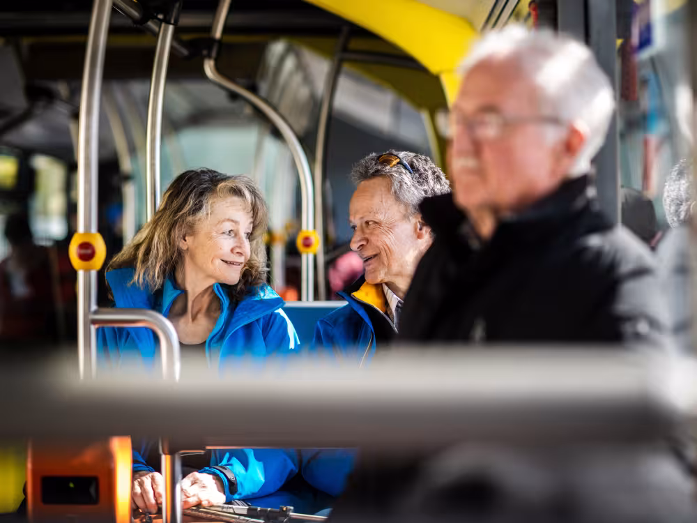 Symbolbild Bus Fahrgäste