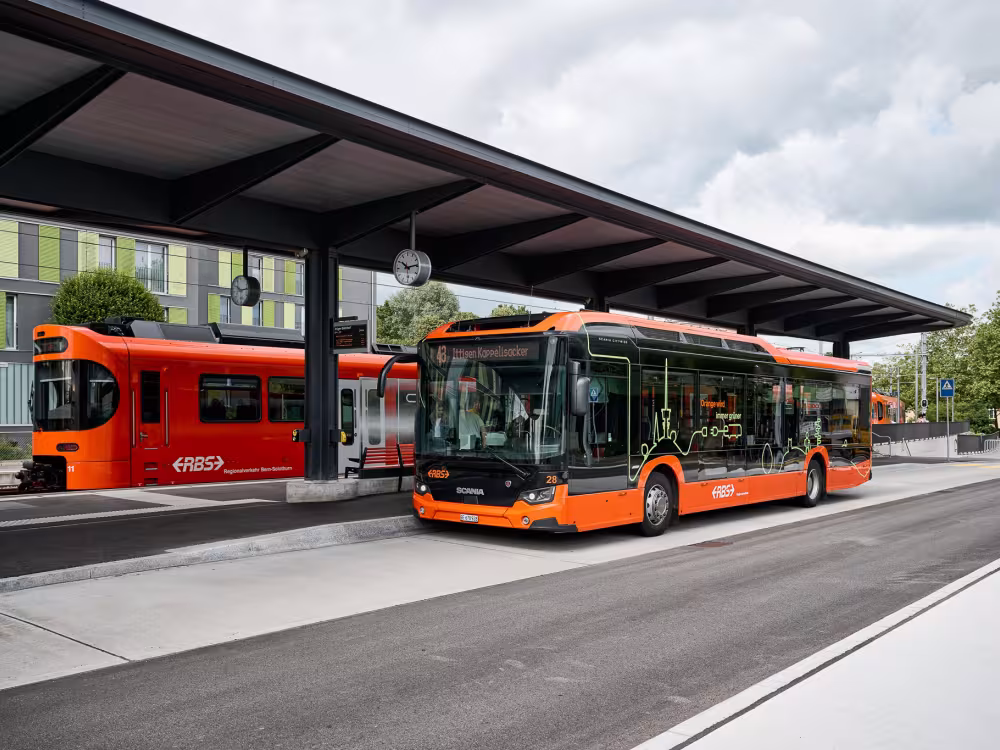 Symbolbild Bus und Zug, RBS (zvg. RBS)