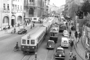 Zufahrt zum Bahnhofplatz im Herbst 1955.