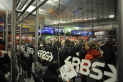 2010: Im RBS-Bahnhof ist es eng.