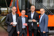 (v.l.n.r.): Georg Kappeler, Leiter Werk Bussnang Stadler; Fabian Schmid, Direktor RBS; Thomas König, Vorstand Tricon Design; Peter Fehr, Leiter Technik Spezialfahrzeuge Stadler