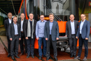 (v.l.n.r.): Thomas König, Vorstand Tricon Design; Fabian Schmid, Direktor RBS; Georg Kappeler, Leiter Werk Bussnang Stadler; Ulrich Reinert, Leiter Koordination Betrieb und Technik RBS; Michael Ryf, Leiter Technik Rollmaterial RBS; Felix Hofer, Leiter Rollmaterial RBS; Martin Schudel, Commercial Project Manager Stadler; Peter Fehr, Leiter Technik Spezialfahrzeuge Stadler