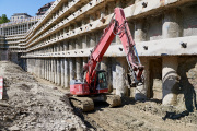 Baugrube Hirschenpark mit Bohrpfahlwand und Bagger_8 | RBS, Foto: Sam Bosshard