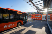 Bahn und Bus in der Papiermühle