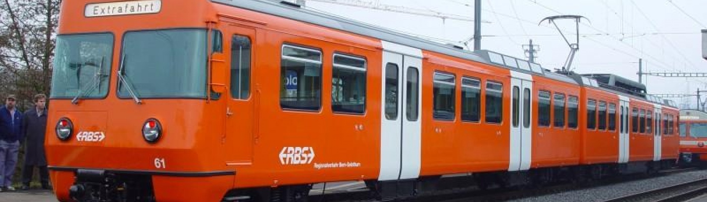 Ein Mandarinli mit Anschrift Extrafahrt