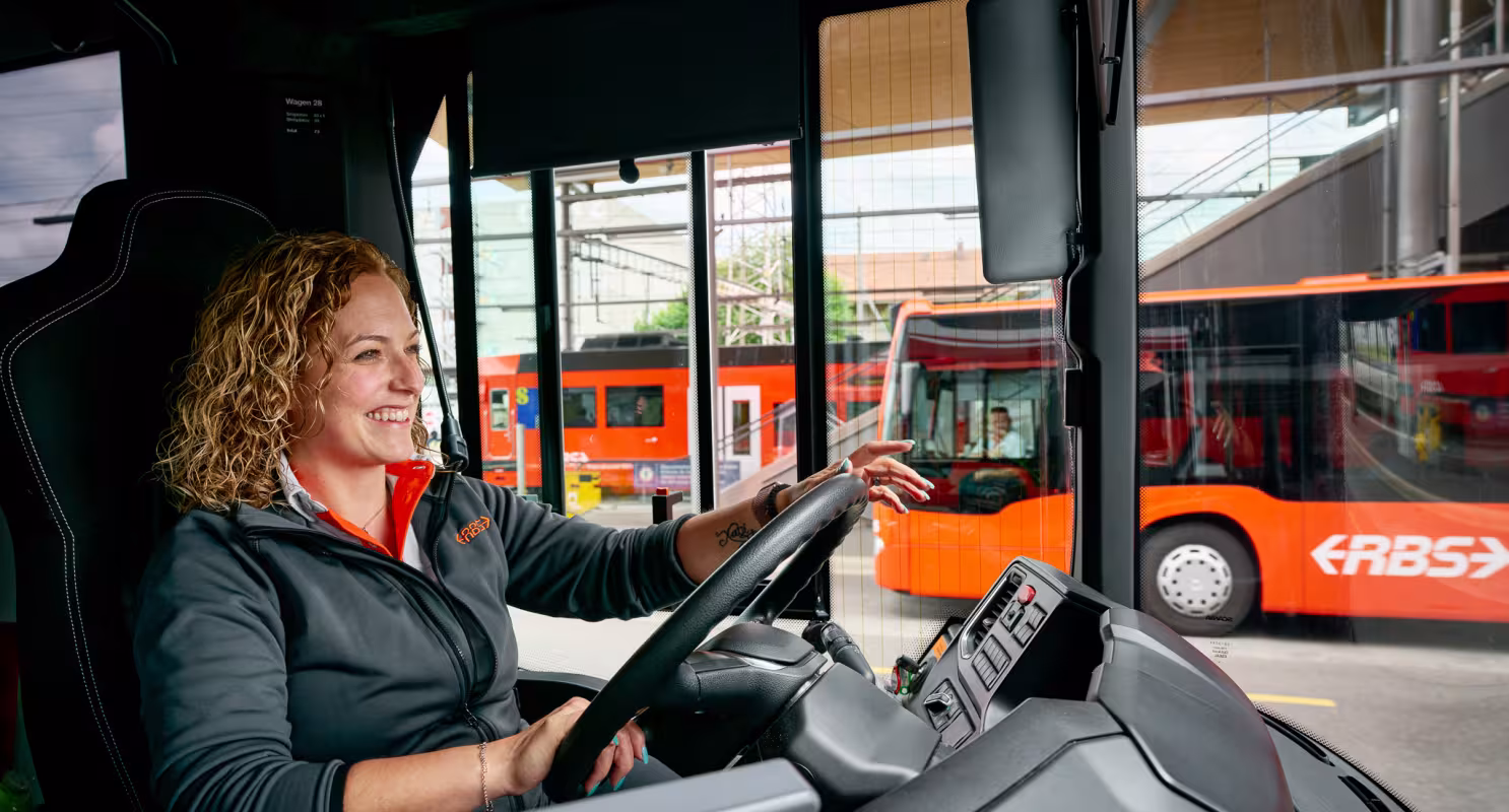 Busfahrerin bei der Arbeit