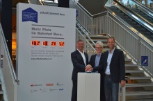 Benno Nussberger, SBB Gesamtprogrammleiter Ausbau Bahnhof und Knoten Bern, Hans-Peter Wyss, Leiter Tiefbauamt Stadt Bern, und Daniel Spring, RBS Leiter Infrastruktur, starten gemeinsam den Countdown zum Spatenstichfest.