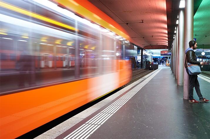 Zug im Bahnhof