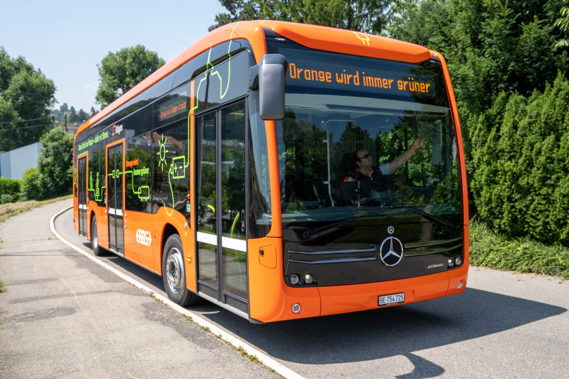 e-Bus Mercedes seitliche Aufnahme