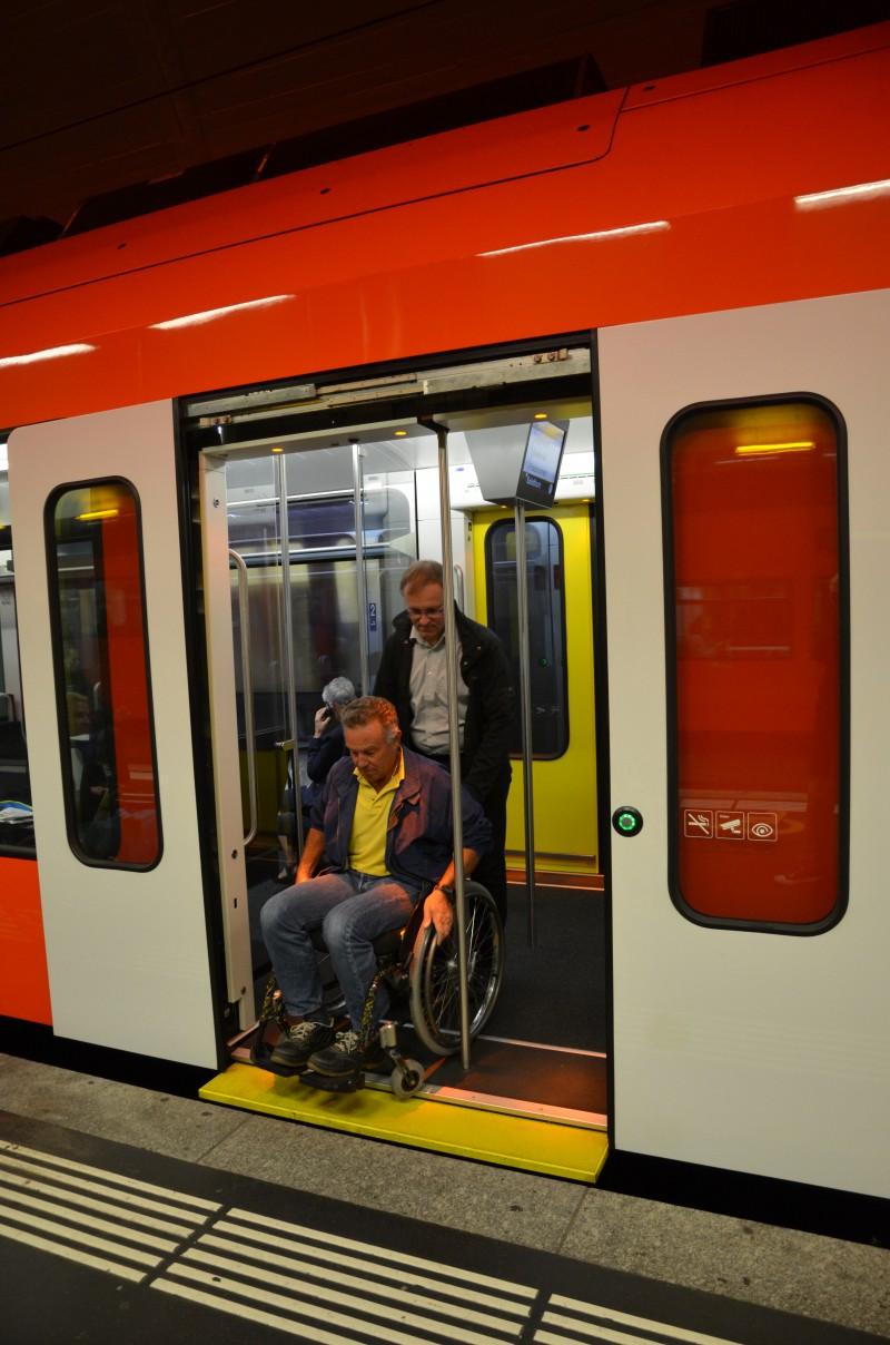 Barrierefreitheit, Rollstuhl, Bahnhof Bern, Rampe, Handicap