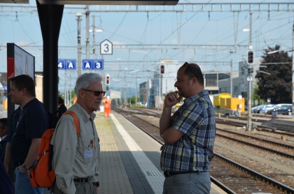 Fahrgäste aus dem Worblental am Bahnhof