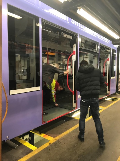 Combino Tram in Violett